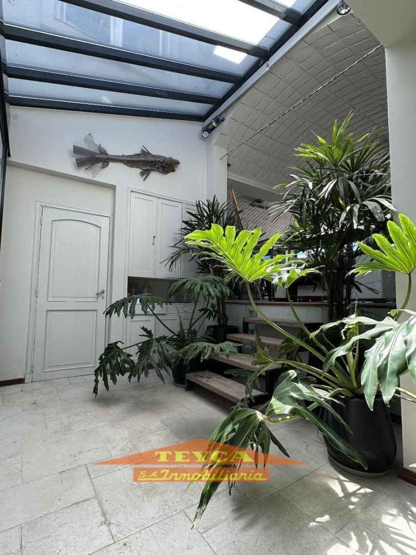 Casa en venta Lasalle 10 ambientes