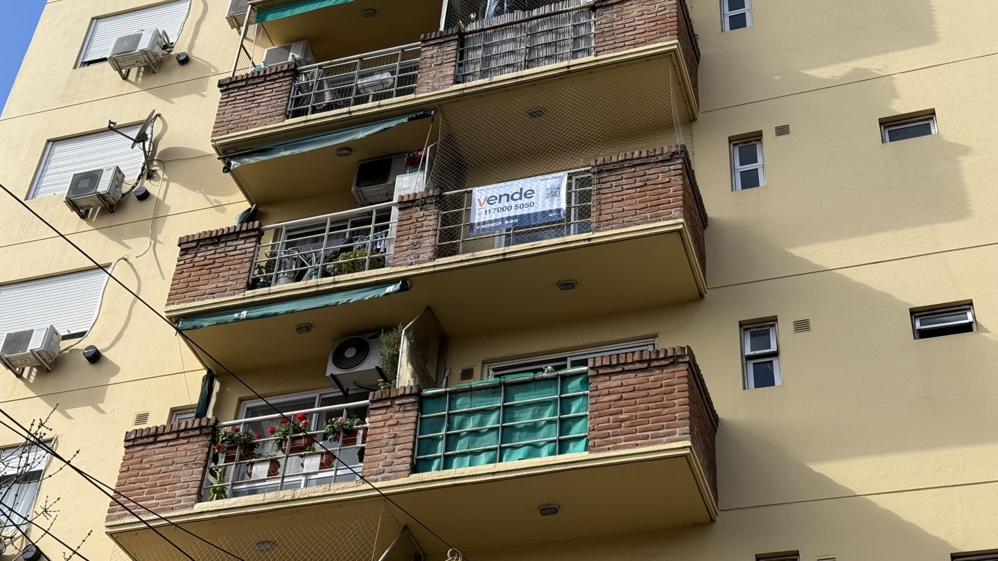 Departamento en Esteban de Luca 1400