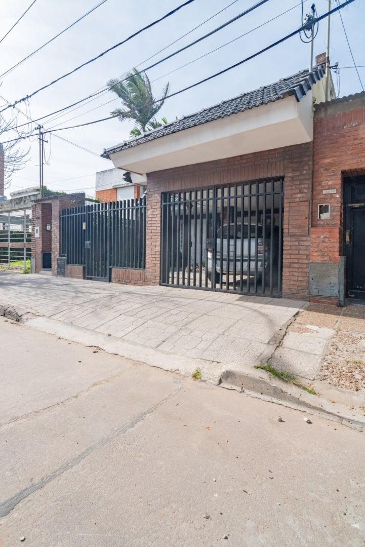 Casa en venta Mariano Comas 3 ambientes