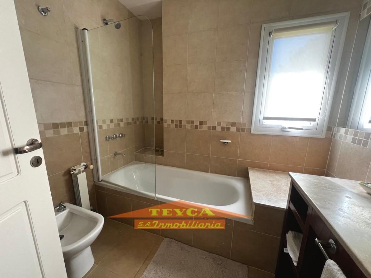 Casa en venta La Herradura 5 ambientes