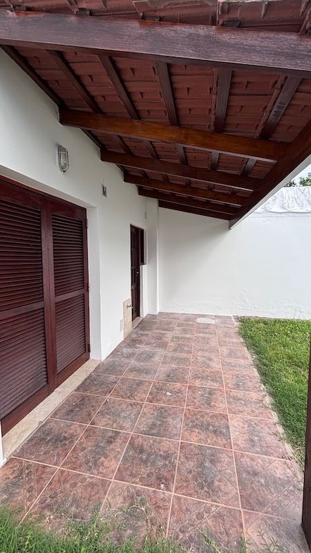 Casa en alquiler Mariano Moreno 3 ambientes