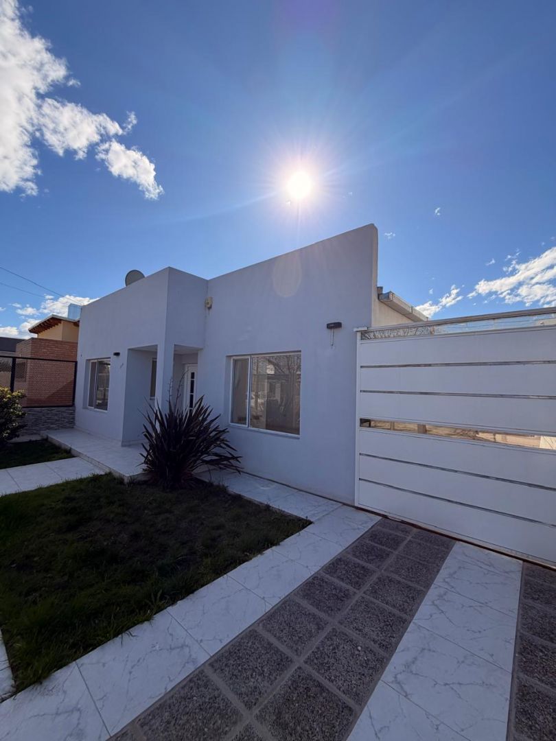 Casa en alquiler San Pablo 6 ambientes