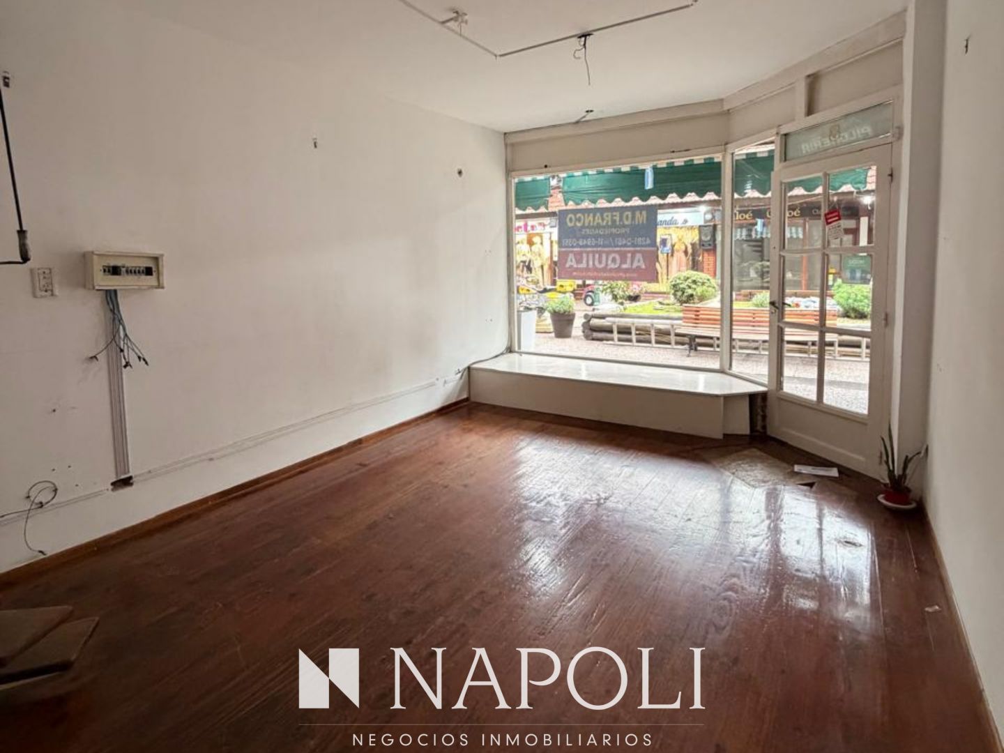 Local Comercial en Alem 300