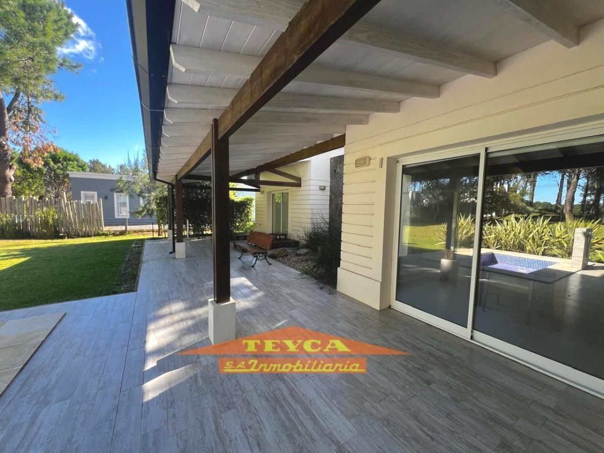 Casa en venta La Herradura 5 ambientes