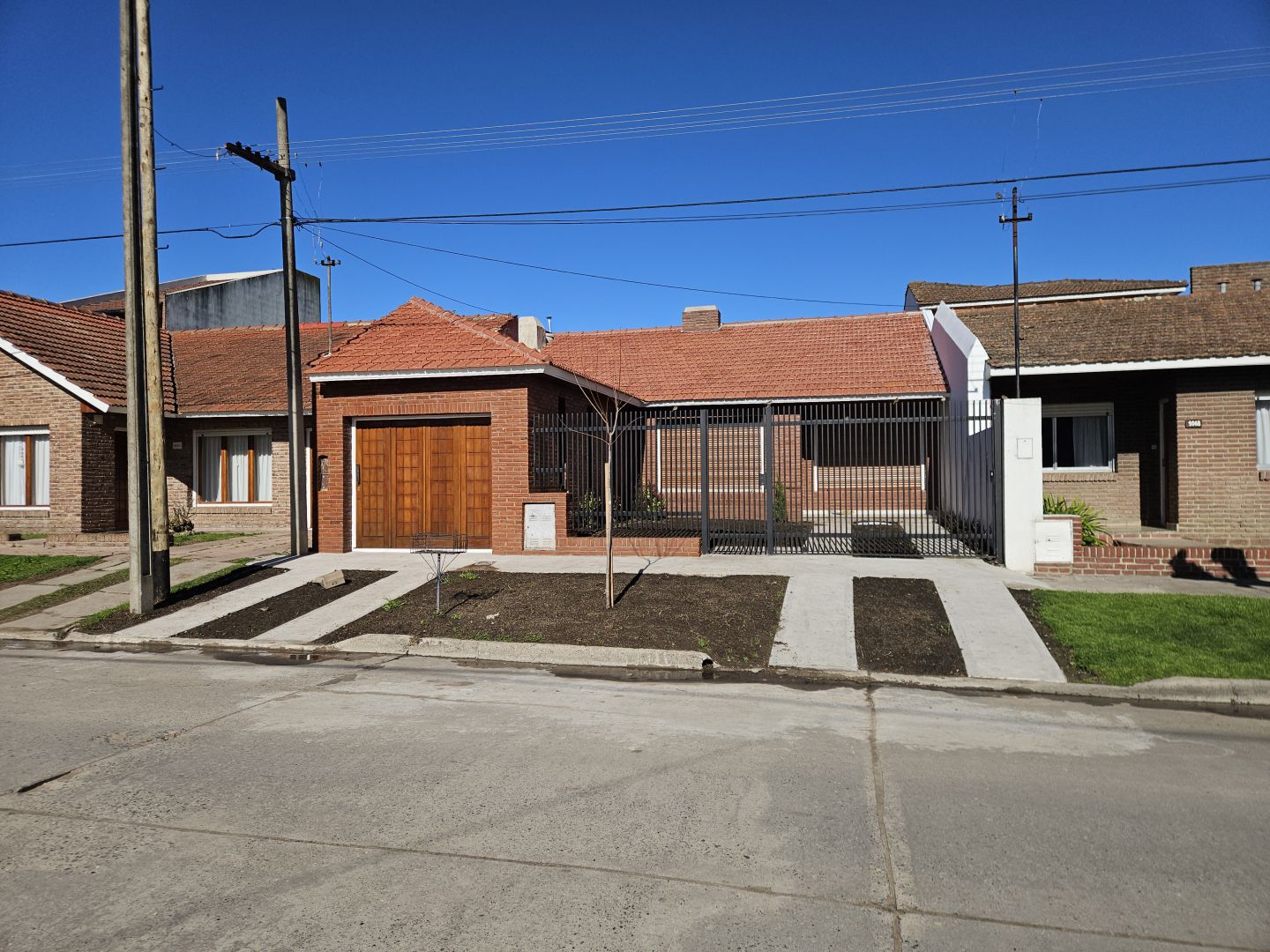 Chalet 3 dorm con quincho y garage — Cerro El Triunfo, Balcarce (terreno 325 m²)