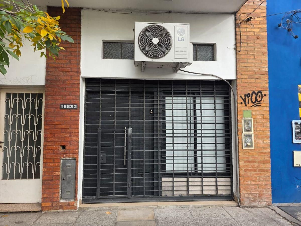 Casa en Av. Rivadavia 16800