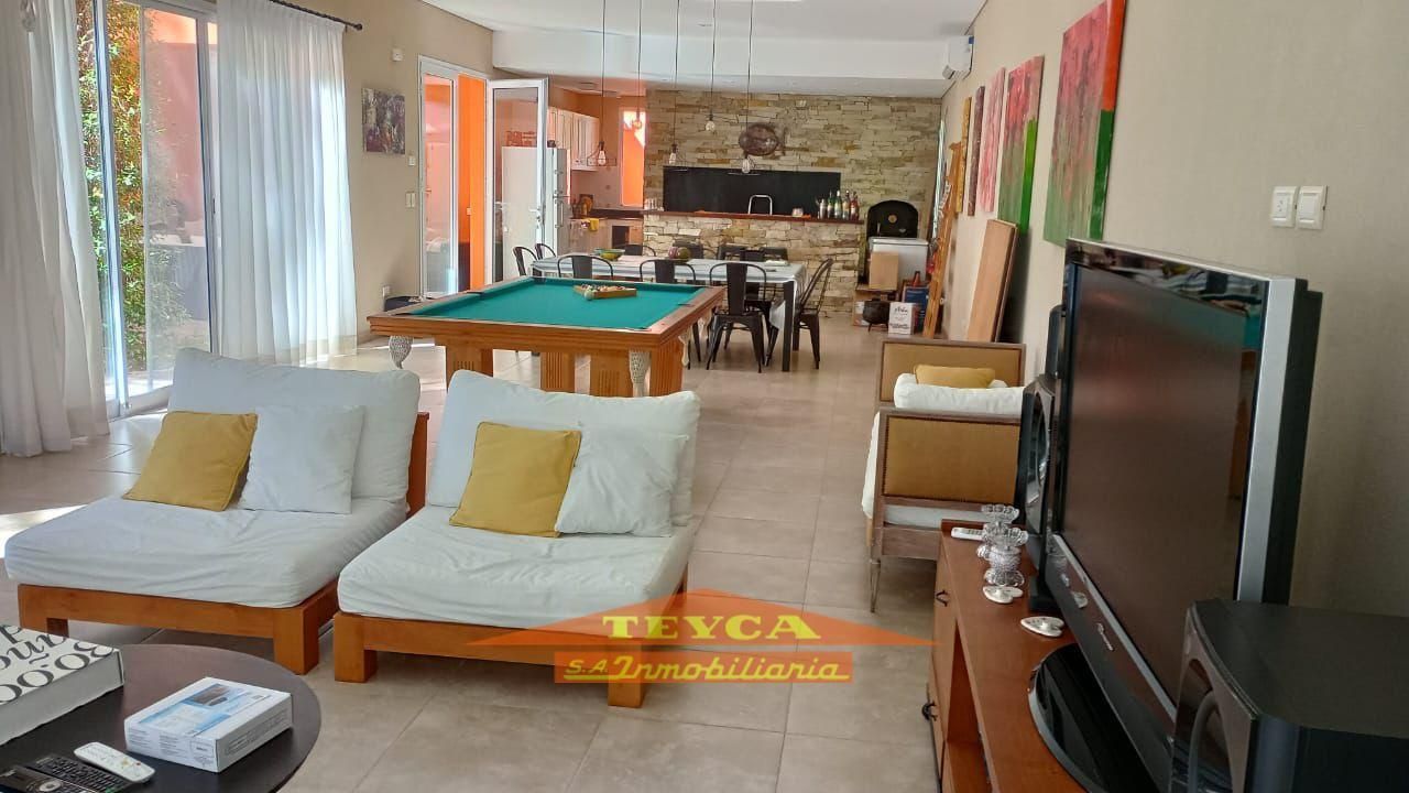Casa en venta La Herradura 5 ambientes