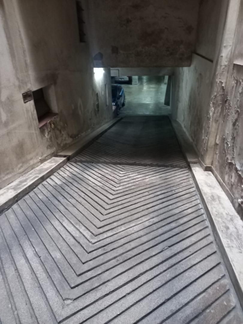 Cochera en venta en Yerbal al 600