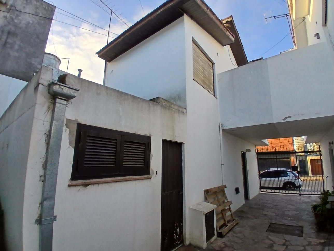 Depto 2 dorm, 3 amb en planta alta con patio