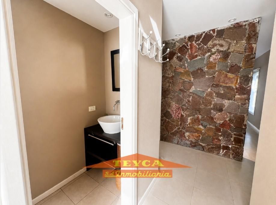 Casa en venta La Herradura 5 ambientes