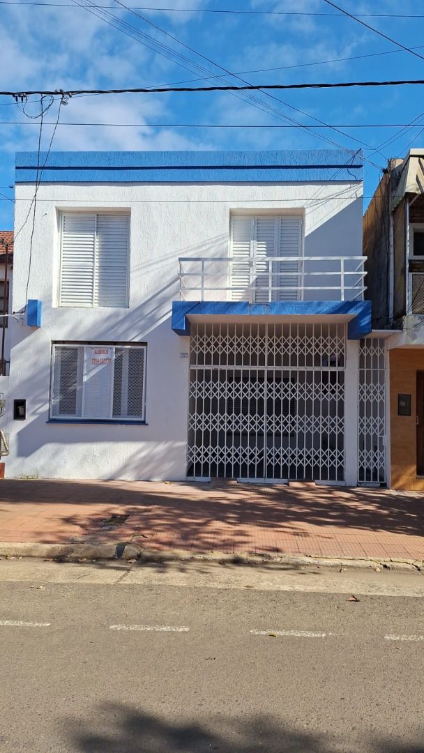 Casa en alquiler 3 dormitorios , 2 baños