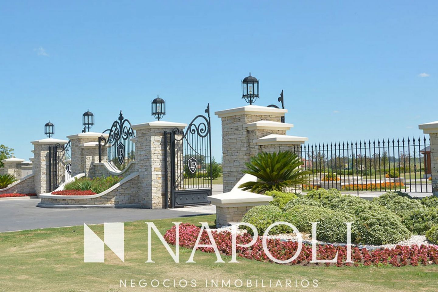 Lote en Avenida Mariano  10000