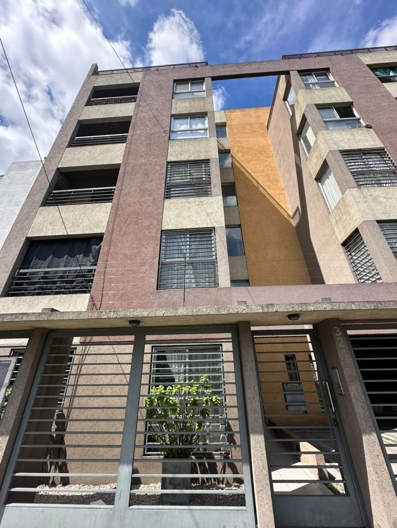 Departamento en Juan Jose valle 300