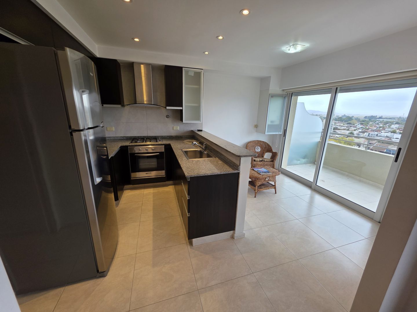 Depto 3 amb, 88m² con cochera y balcón — Centro