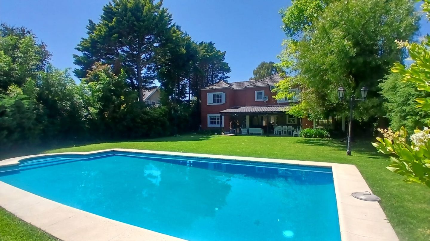VENTA DE CASA EN Esteban Echeverría - 28