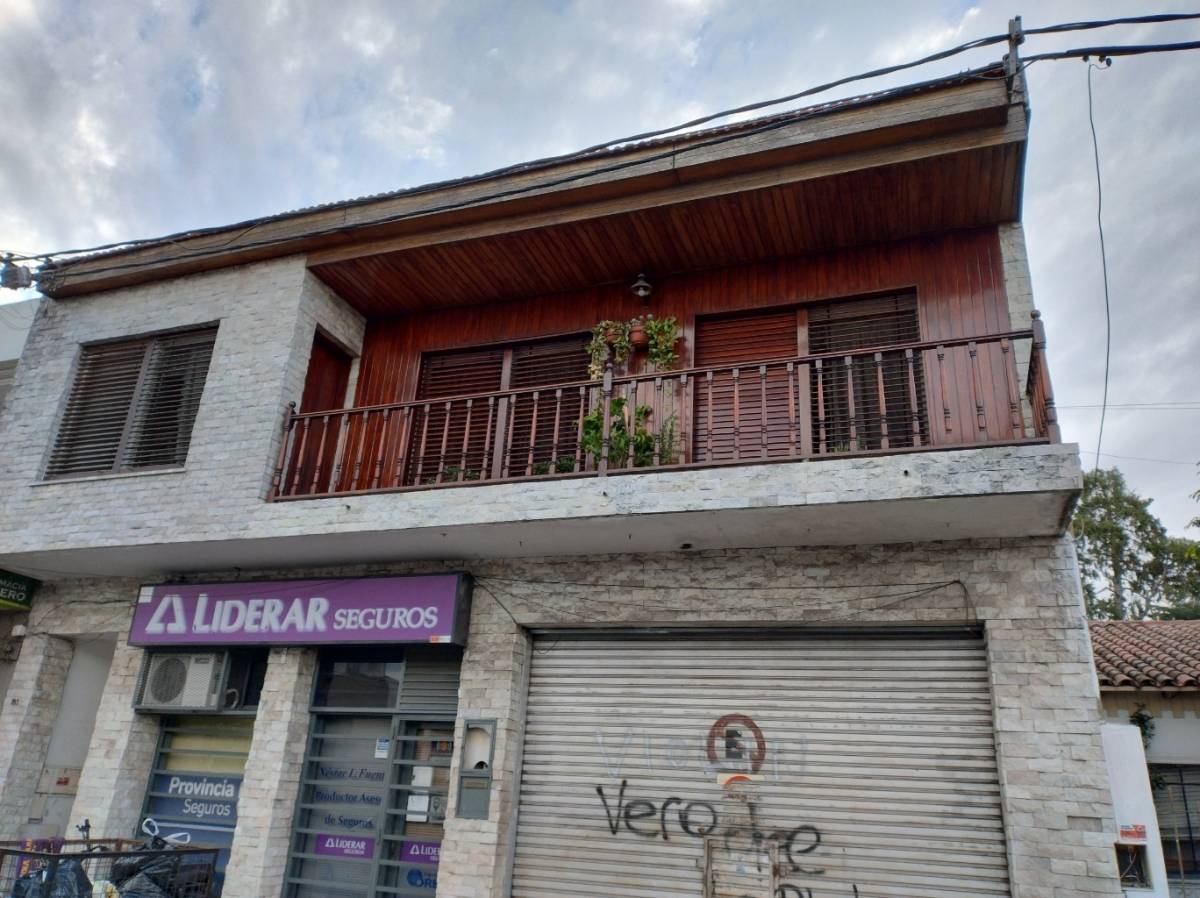 32 e/ 131 y 132. PH en venta - Principal
