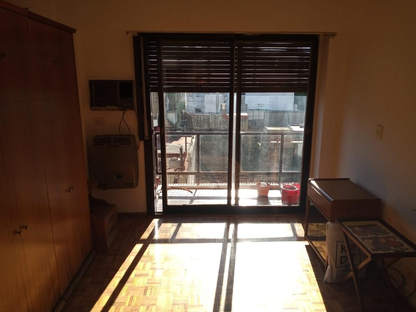 1 AMBIENTE LUMINOSO CON BALCON EN BALVANERA