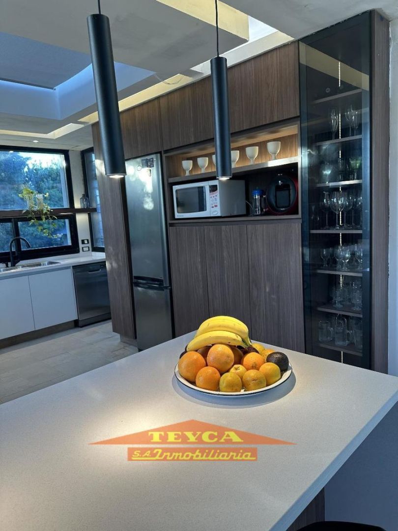 Casa en venta Lasalle 10 ambientes