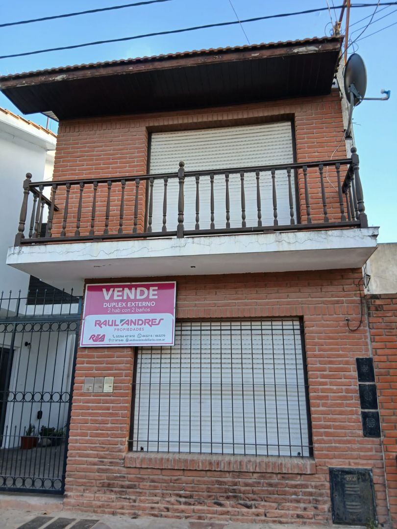 Depto 2 dorm, 3 amb en planta alta con patio