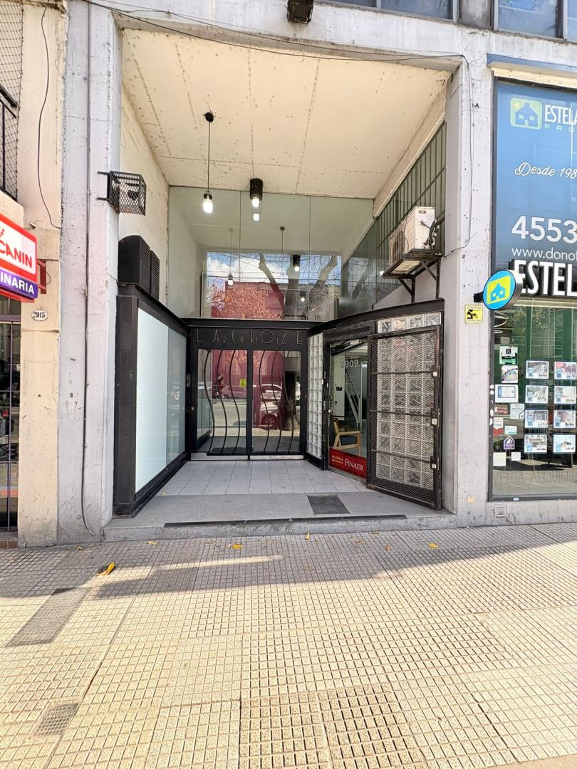 Oficina en AV. FEDERICO LAC 2900