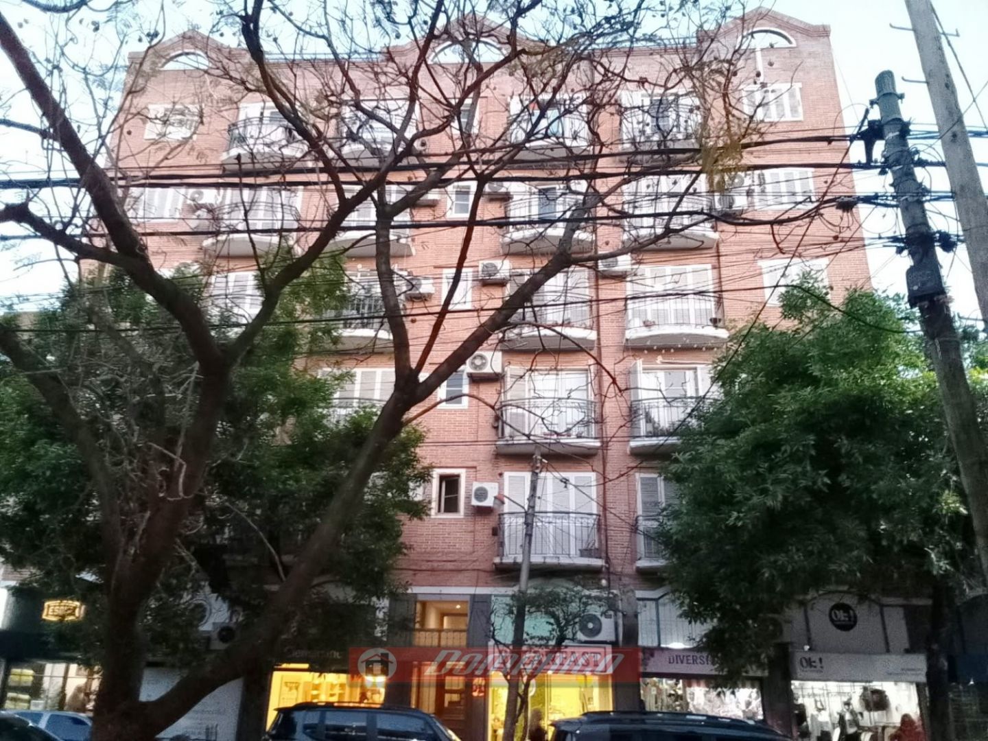 Departamento en CARLOS CASARES 1000