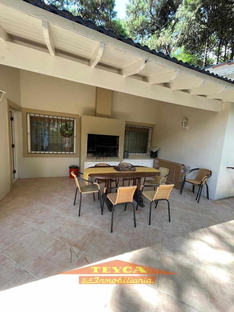 Casa en venta Lasalle 4 ambientes