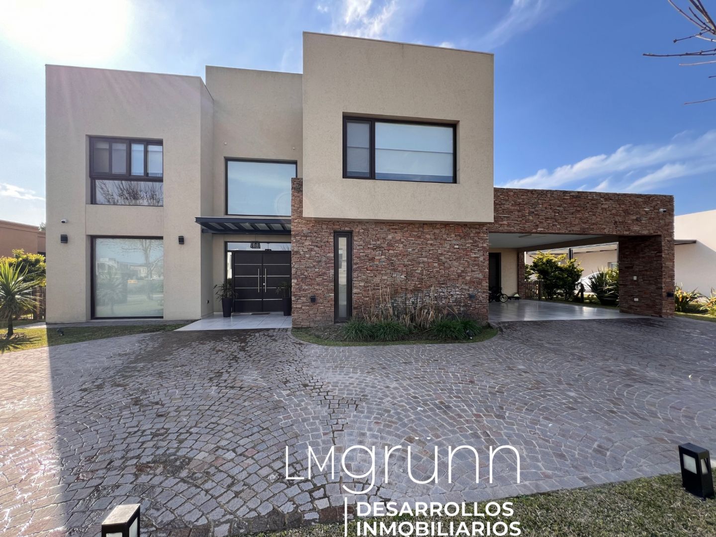 Casa en Acceso Oeste km 