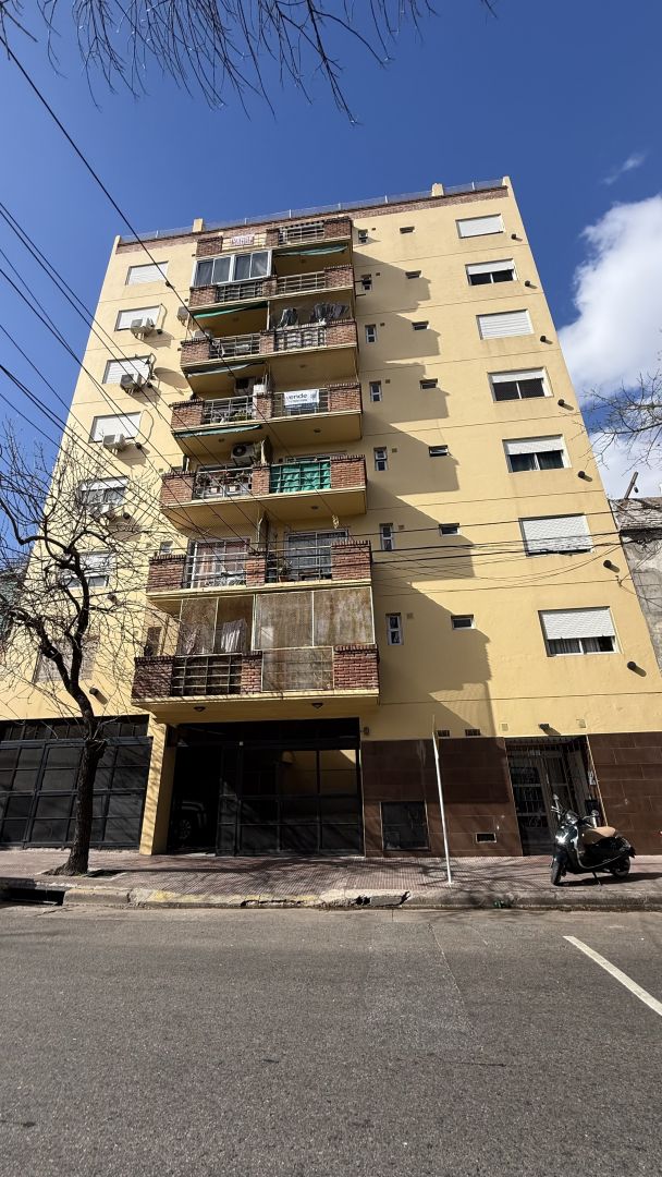 Departamento en Esteban de Luca 1400