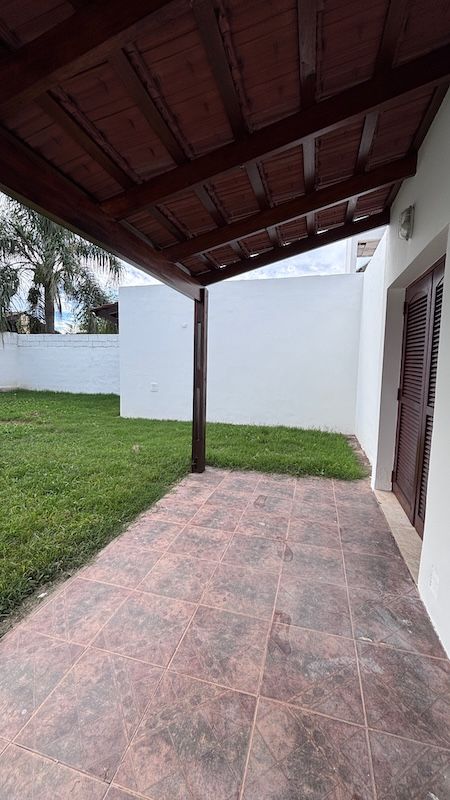 Casa en alquiler Mariano Moreno 3 ambientes