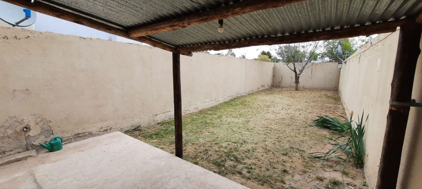 ALQUILER DE CASA EN Centenario - Perticone - 21