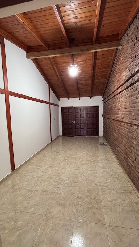 Casa en alquiler Mariano Moreno 3 ambientes