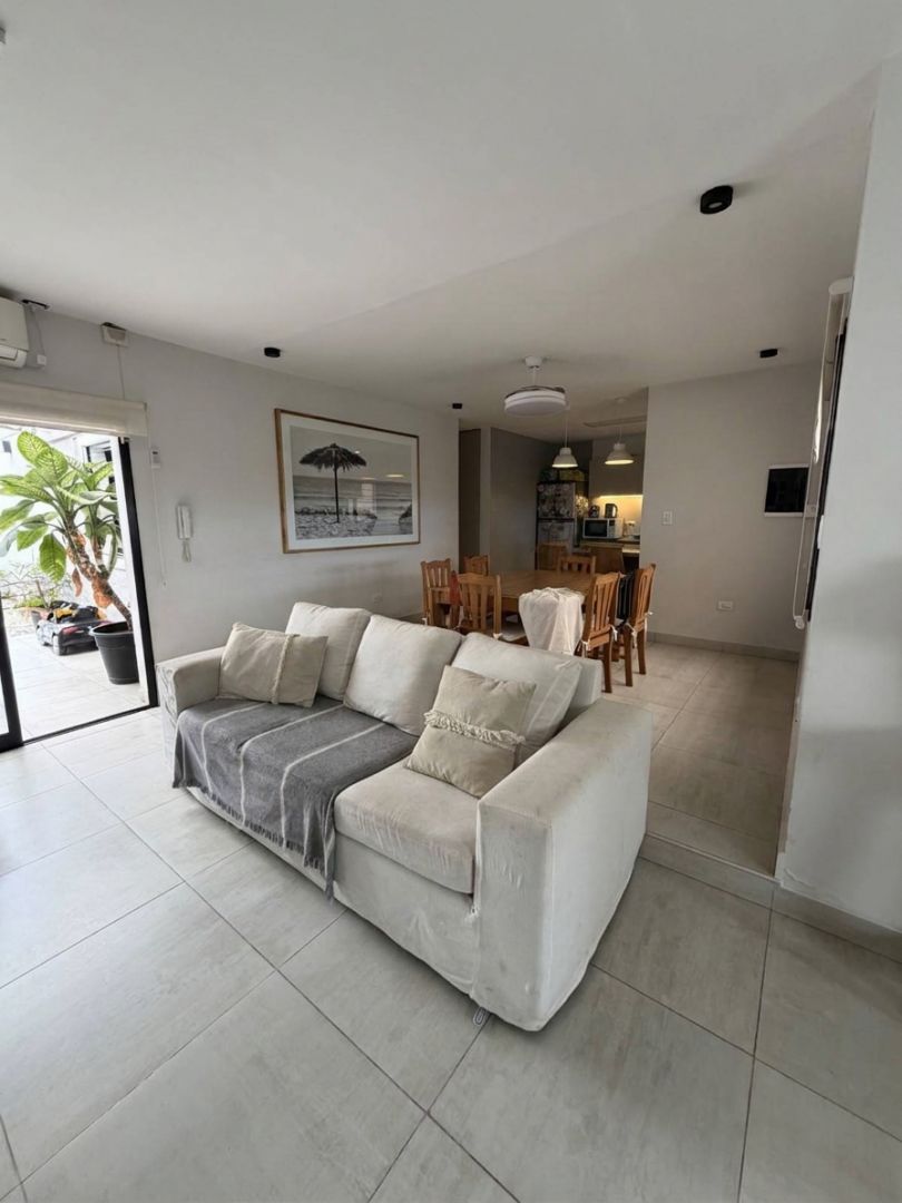Casa en ATILIO SANTILLAN 100
