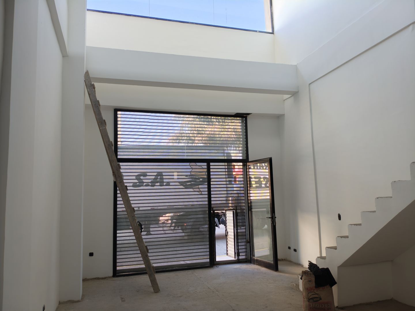 LOCAL EN VENTA Y ALQUILER