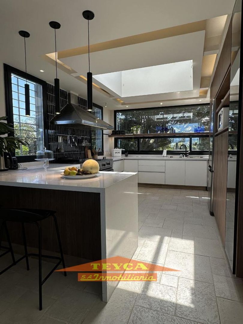 Casa en venta Lasalle 10 ambientes