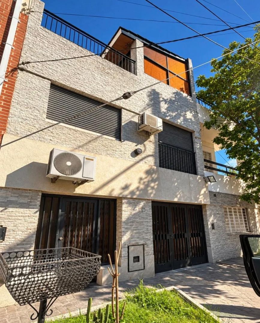 Casa en agustin de elia 700