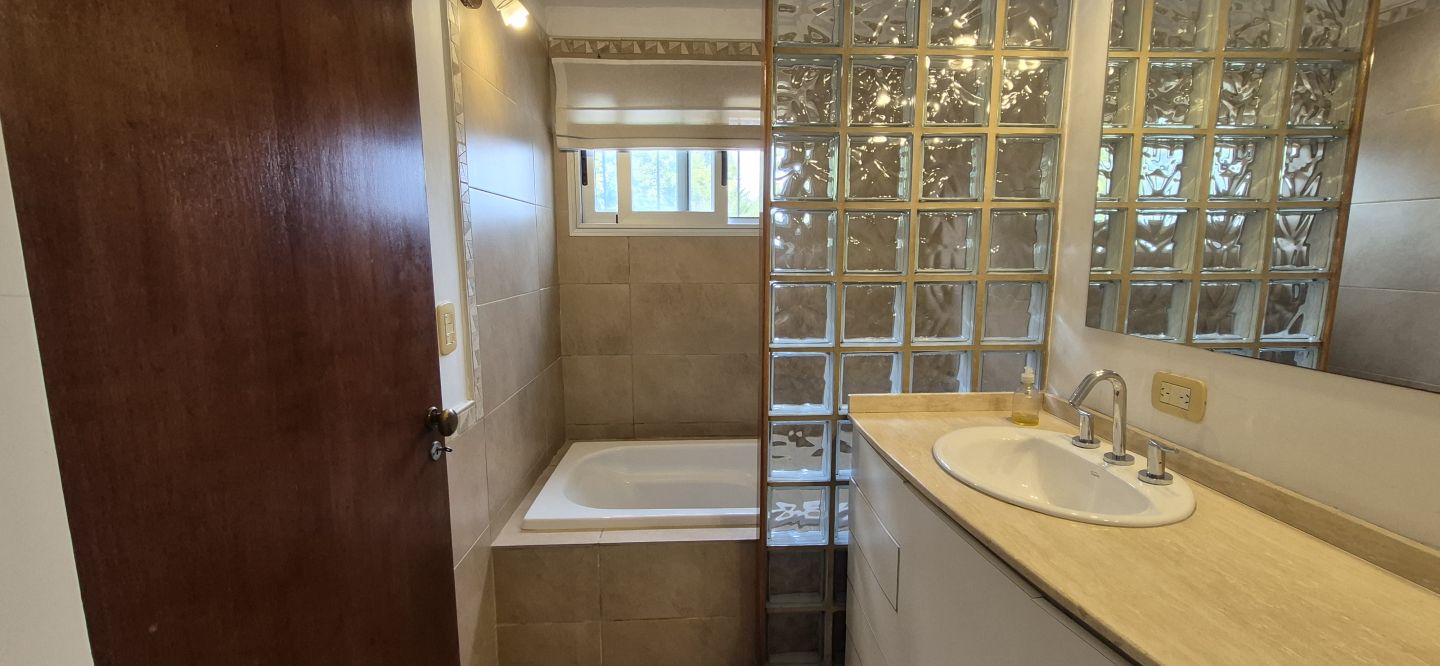 Casa en Venta en General San Martin, G.B.A. Zona Norte