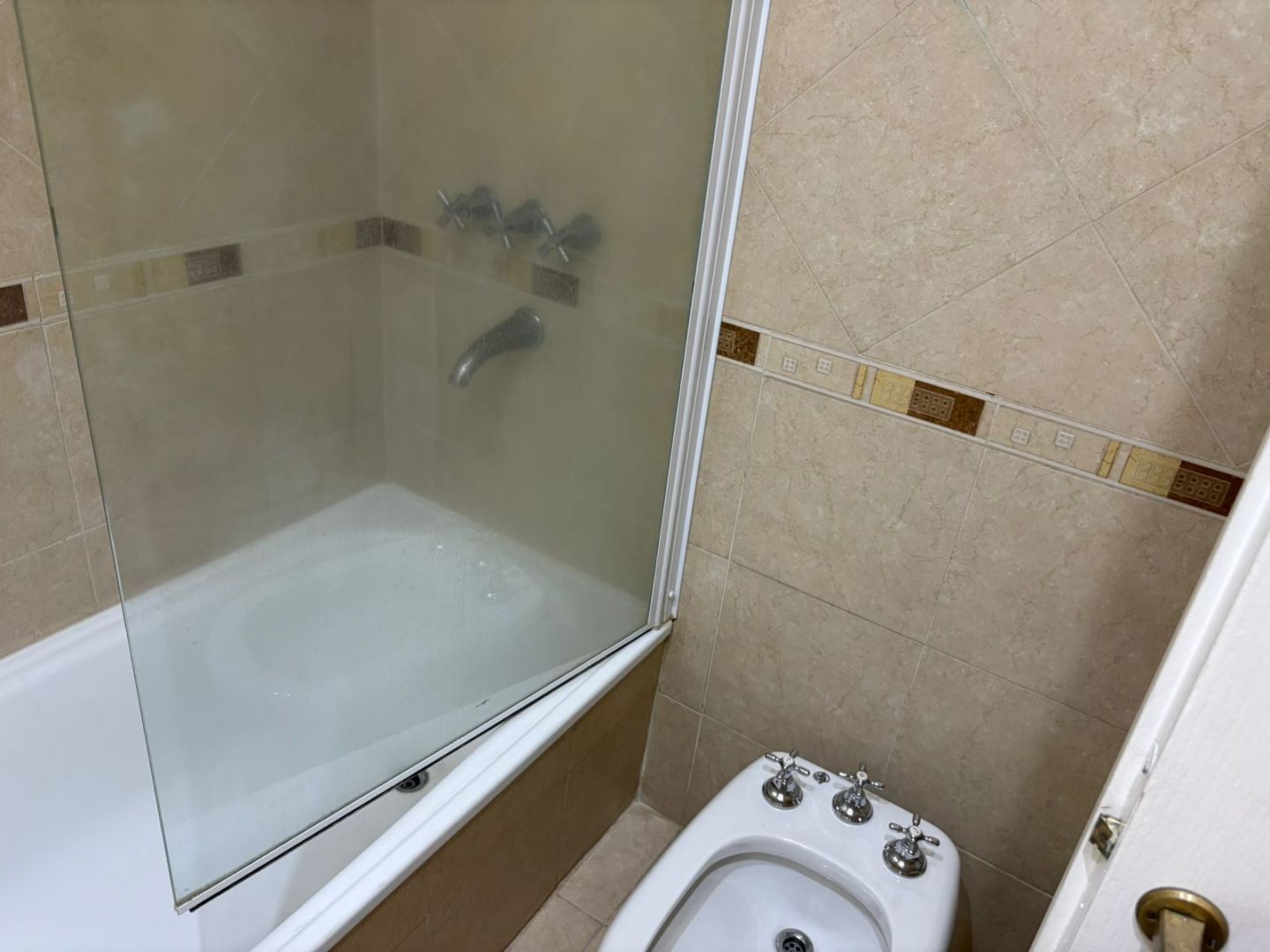 ALQUILER DE CASA EN Ituzaingó - María del Parque - 24