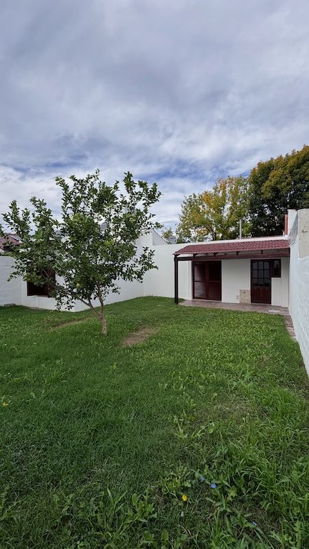 Casa en alquiler Mariano Moreno 3 ambientes