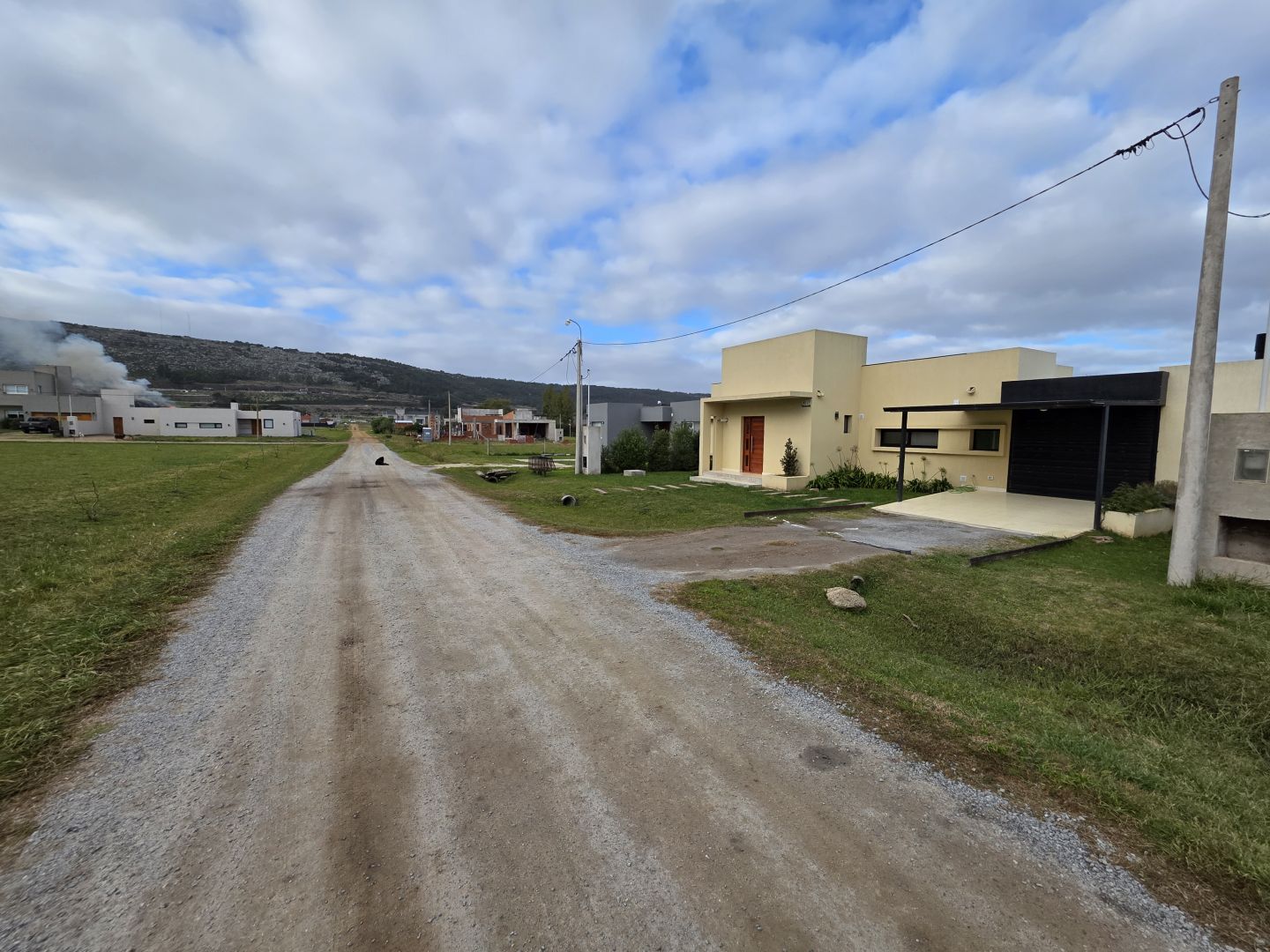 Casa seminueva 2 suites + pileta, parrilla y garage — Las Cortaderas (Autódromo)