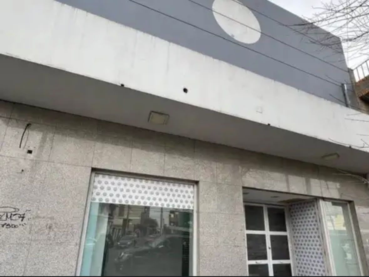 Local Comercial en juan manuel de r 1000