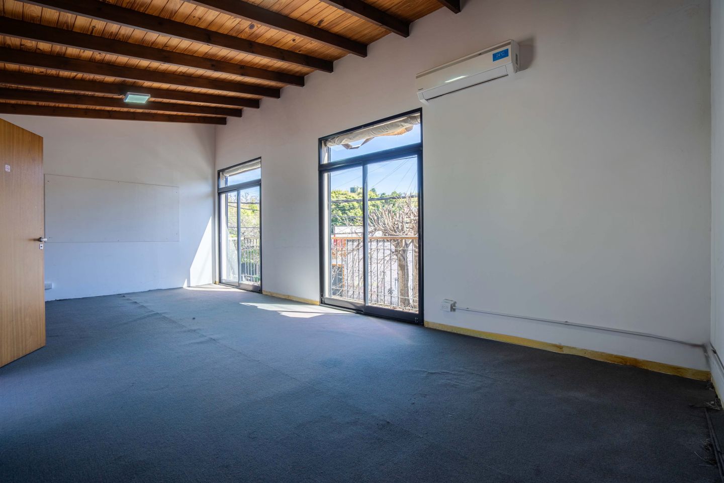 ALQUILER DE EDIFICIO EN San Isidro - Martínez - 35