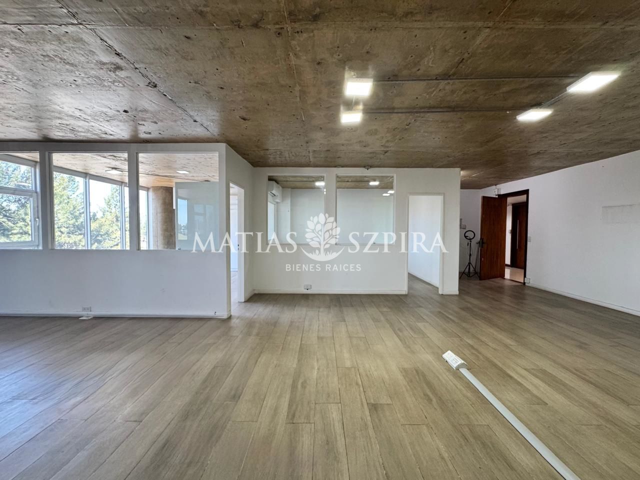 ALQUILER DE OFICINA EN Moreno - Francisco Alvarez - 6