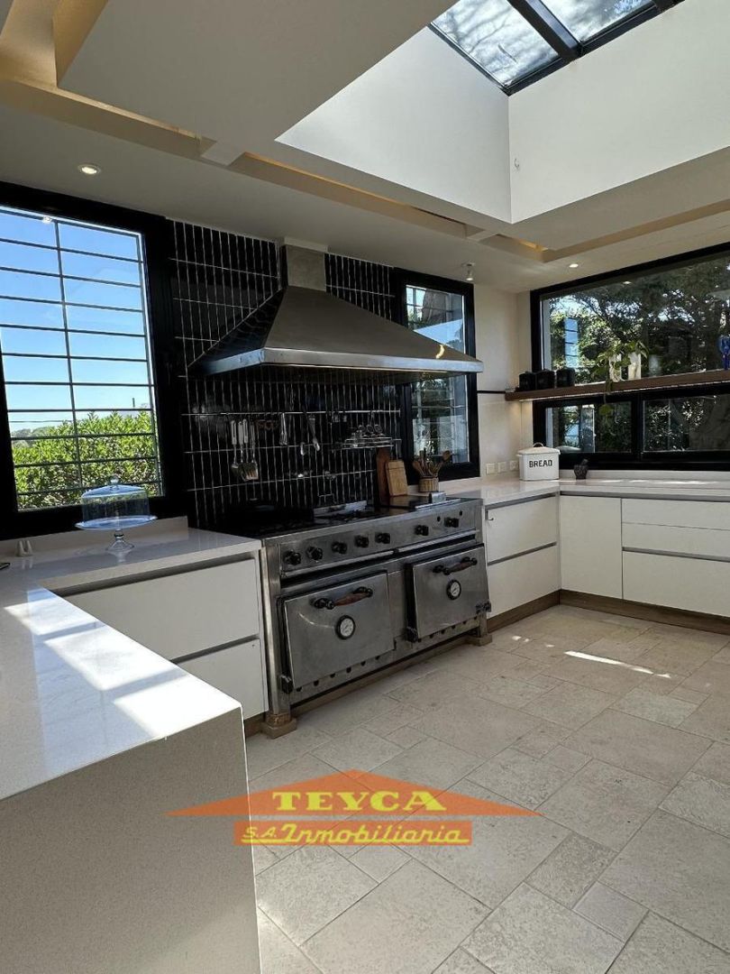Casa en venta Lasalle 10 ambientes