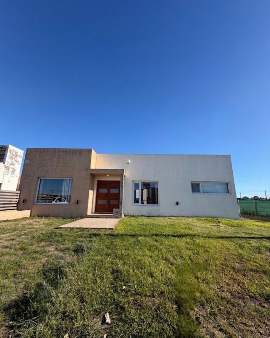 Casa en Adán Quiroga 2800