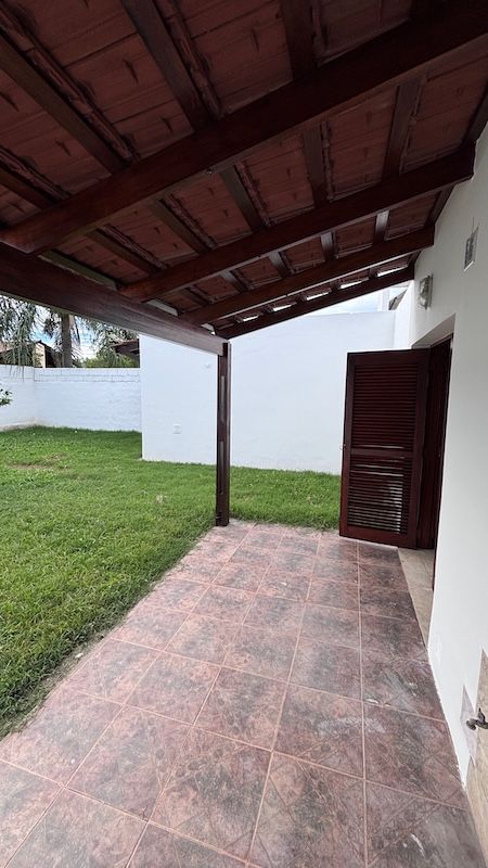 Casa en alquiler Mariano Moreno 3 ambientes