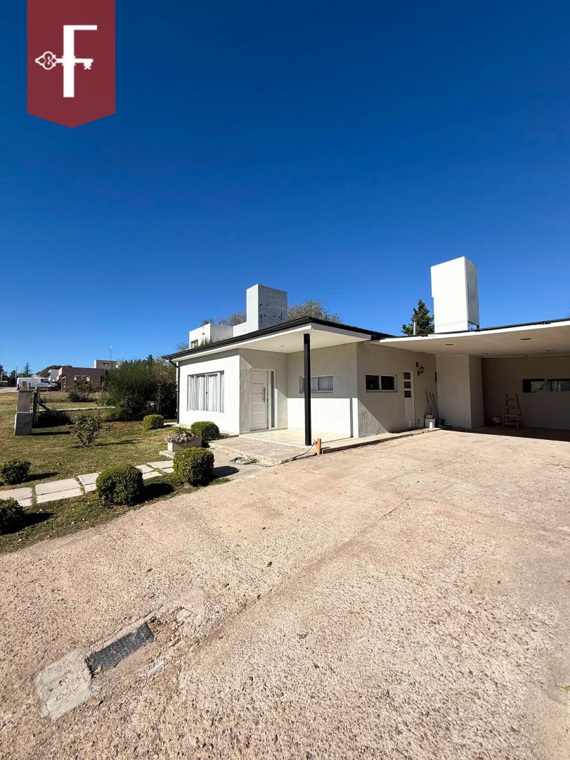 VENTA DE CASA EN Juana Koslay - BARRIO MANQUEGUE - 1