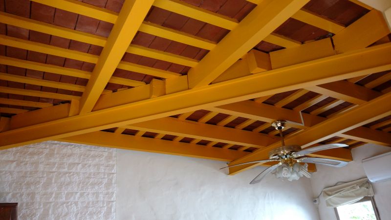 Casa + departamento 3 amb, 412 m² con 2 baños, galería/cochera y pileta — Balcarce