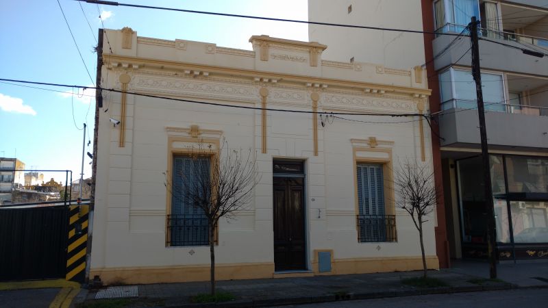 Casona antigua en el centro de Balcarce: 5 dorm, 2 baños, quincho y patio (372 m²)
