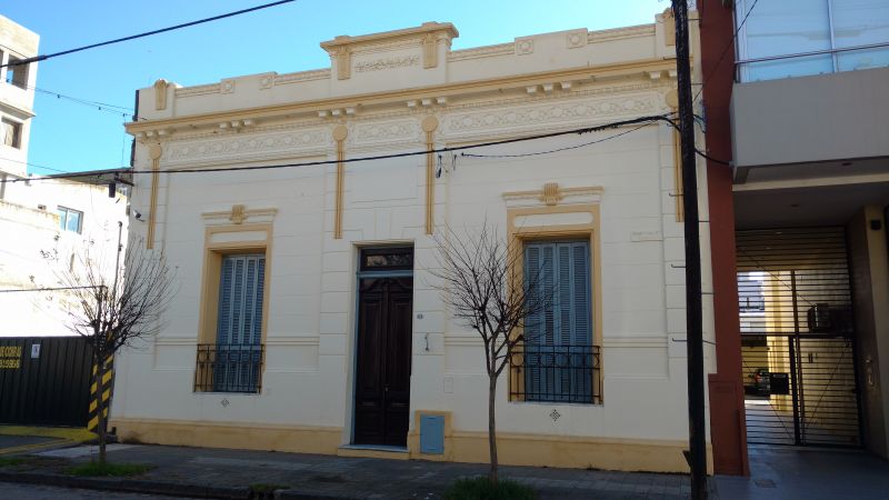 Casona antigua en el centro de Balcarce: 5 dorm, 2 baños, quincho y patio (372 m²)