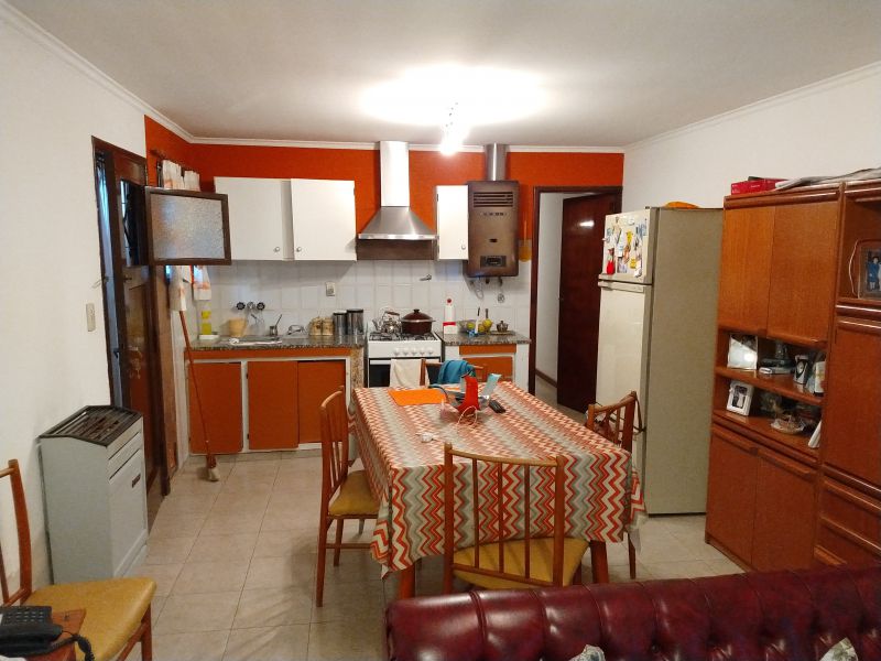 Casa 3 amb, 2 baños, garage para un auto
